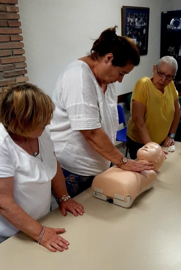 Actividades Curso de primeros auxilios impartido por enfermera
