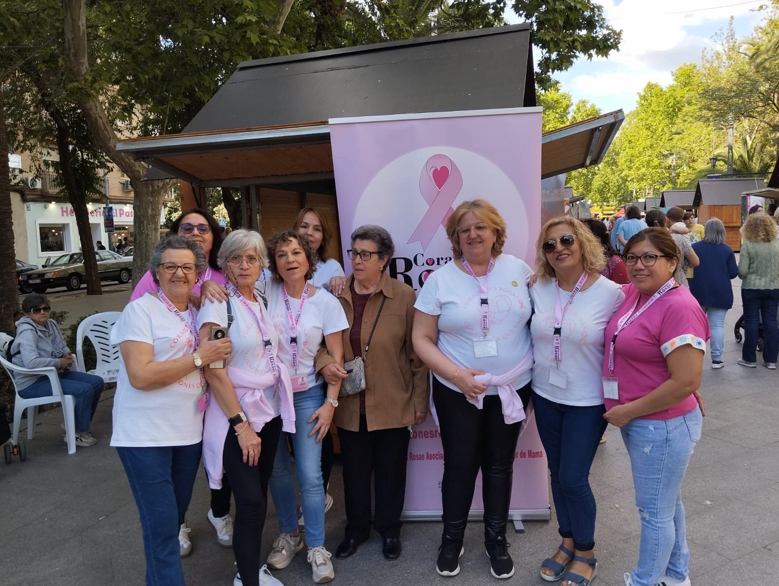 III Feria de Asociaciones Sociosanitarias Miembros de la Asociación Corazones Rosas en su jornada en la feria de asociaciones.